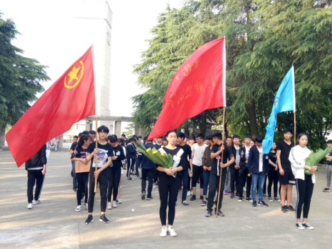 緬懷革命先烈,弘揚(yáng)愛國(guó)主義精神——湖北省工業(yè)建筑學(xué)校清明節(jié)掃墓活動(dòng)(圖1)