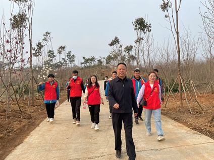 “喜迎二十大·共植青年林”主題黨日、共青團(tuán)活動(圖3)