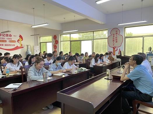 我校召開2022秋季學(xué)期學(xué)生返校班主任工作會議(圖4)