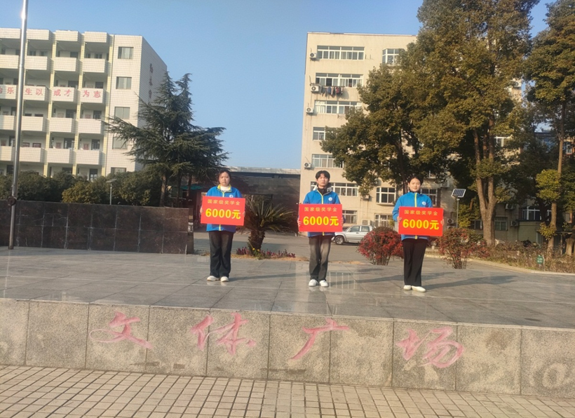 中職國獎 青春榜樣——我校舉行2022-2023學年中職國家獎學金發(fā)放儀式(圖2)