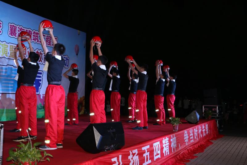 弘揚五四精神，爭當時代先鋒——我?！爸羟啻骸蔽逶嘛L文藝匯演暨職業(yè)教育周活動圓滿落幕(圖3)