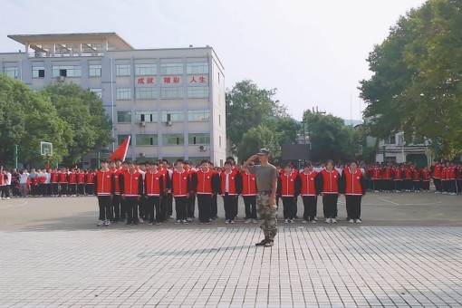 2020年秋新生軍訓(xùn)匯報(bào)表演暨開學(xué)典禮(圖2)