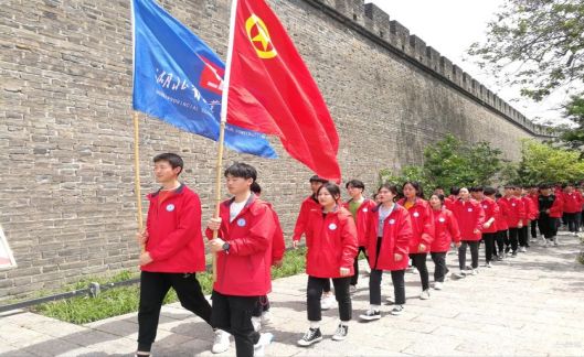 重走解放襄陽路 厚植青年愛國情——記我校學(xué)生團(tuán)員參加“學(xué)黨史、強信念、跟黨走，重溫解放襄樊戰(zhàn)役”活動(圖5)